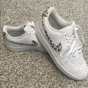 NIKE White and Leopard Print Women's Sneakers Size 8